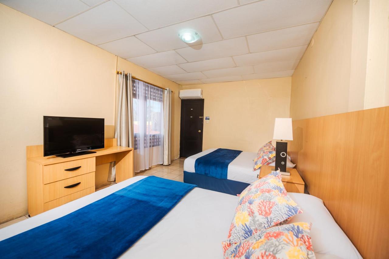 Hostal North Seymour 푸에르토아요라 외부 사진
