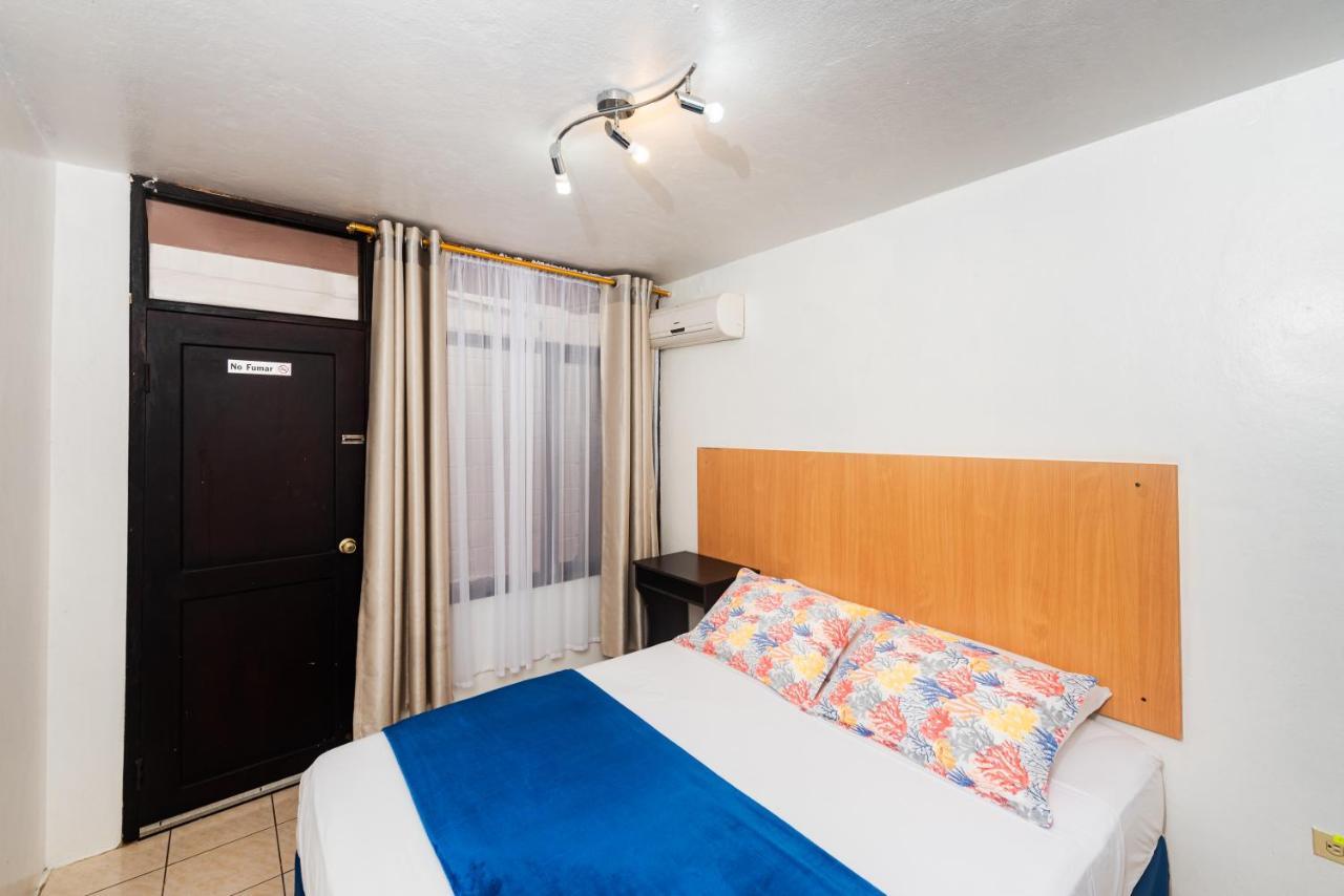 Hostal North Seymour 푸에르토아요라 외부 사진