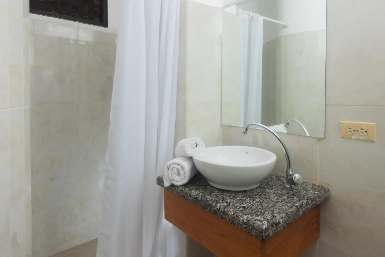 Hostal North Seymour 푸에르토아요라 외부 사진